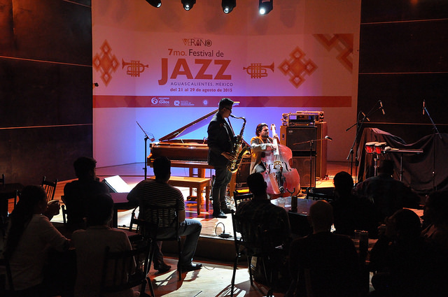 20894844631_0cdb6b5b69_z