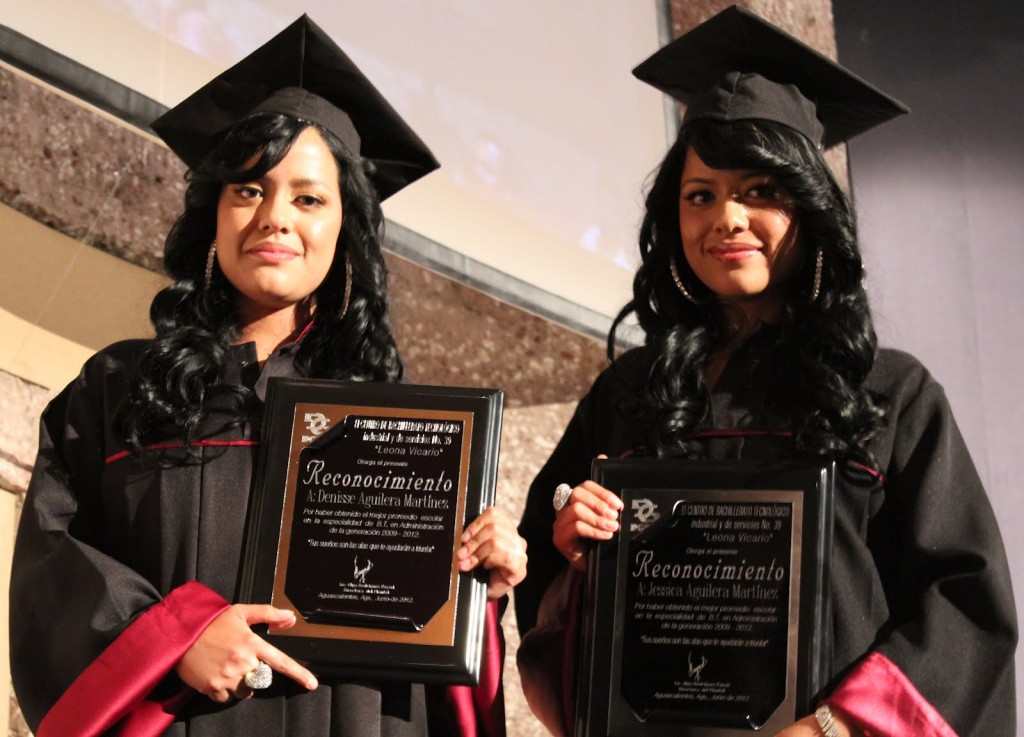 Hermanas gemelas, estudiantes de CBTIS obtienen mejor promedio estatal a nivel bachillerato