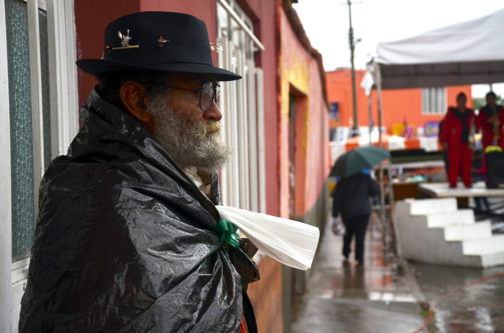 Cumbres III recibe apoyo de cobijas tras presentar daños por las precipitaciones