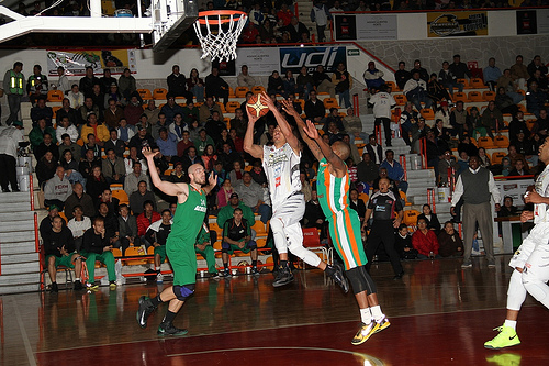 Panteras se lleva el segundo de la serie,  gana 98 a 90