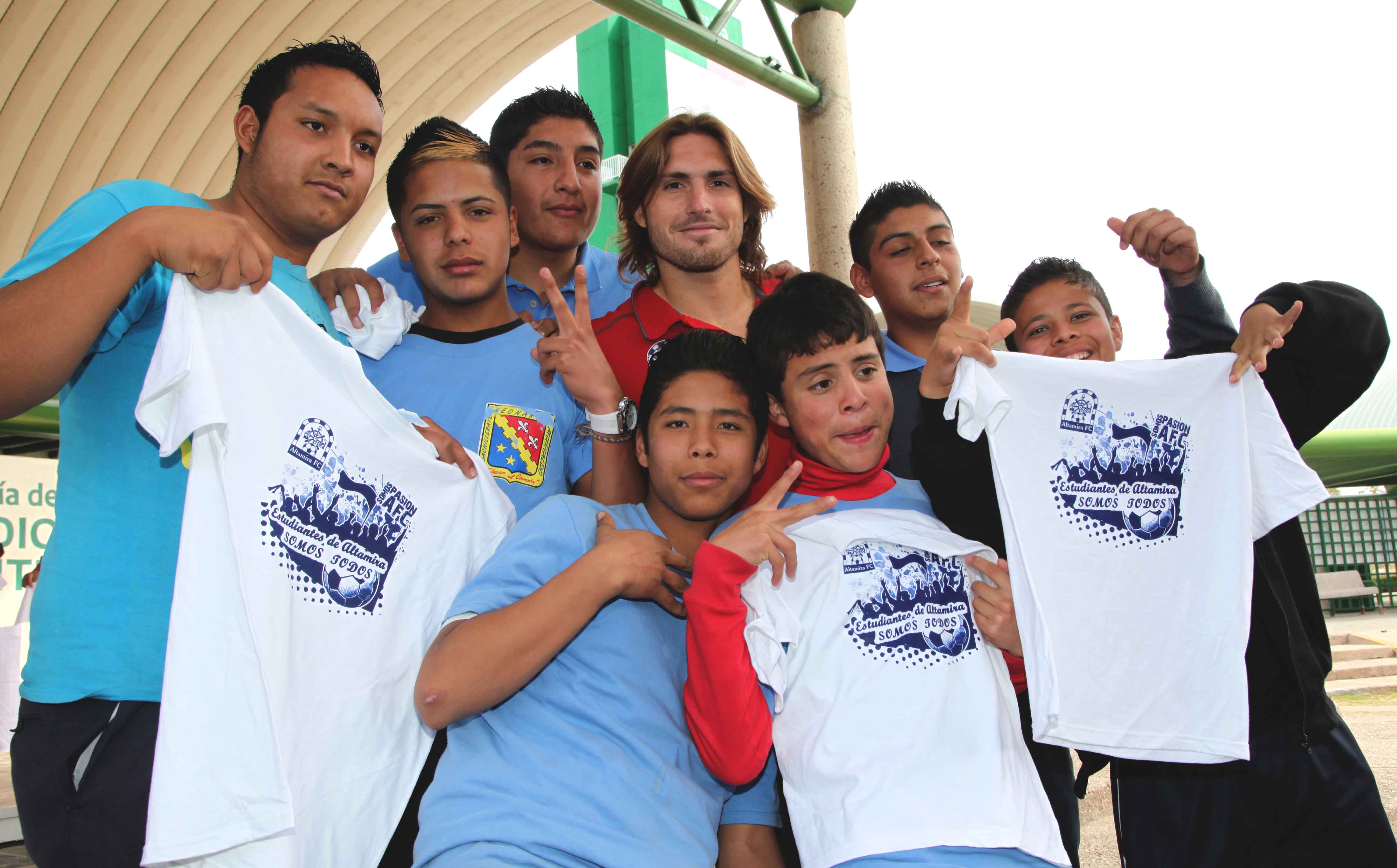 Jóvenes de la Casa del Adolescente convivieron con jugadores de futbol