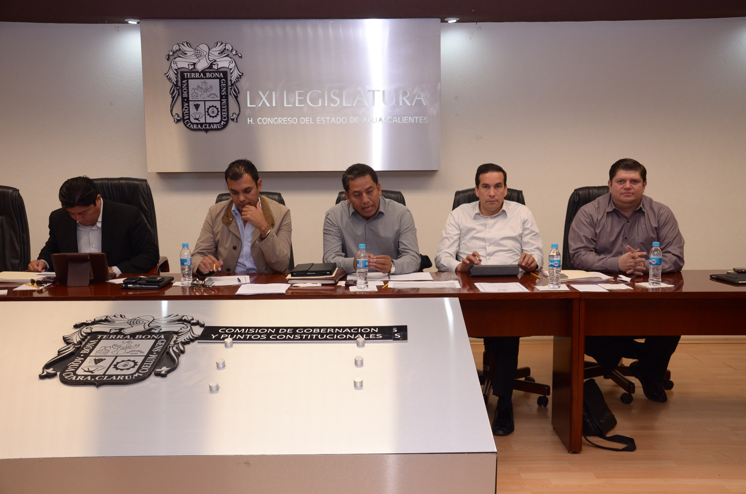 Redes sociales: medio oficial de comunicación con los legisladores