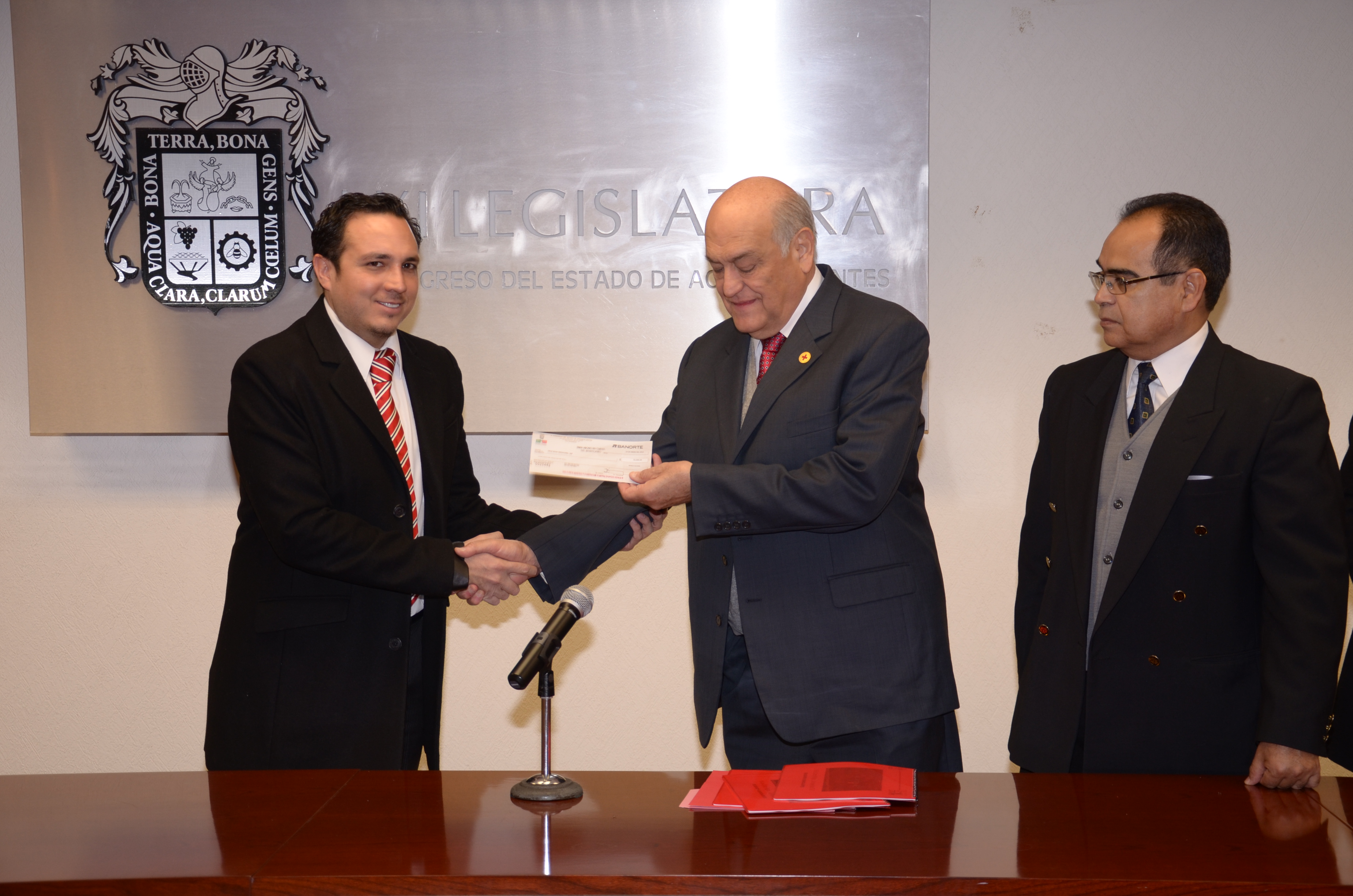 Entrega Congreso del Estado donativo anual a la Cruz Roja