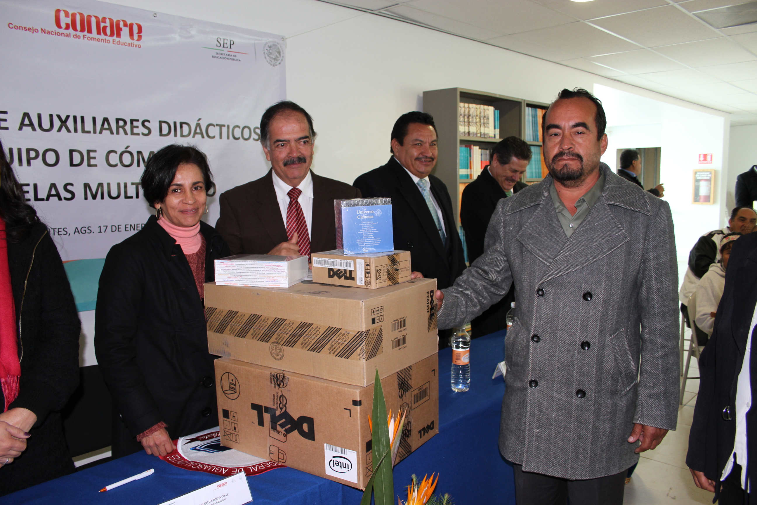 Escuelas multigrado recibieron equipos de cómputo y material didáctico