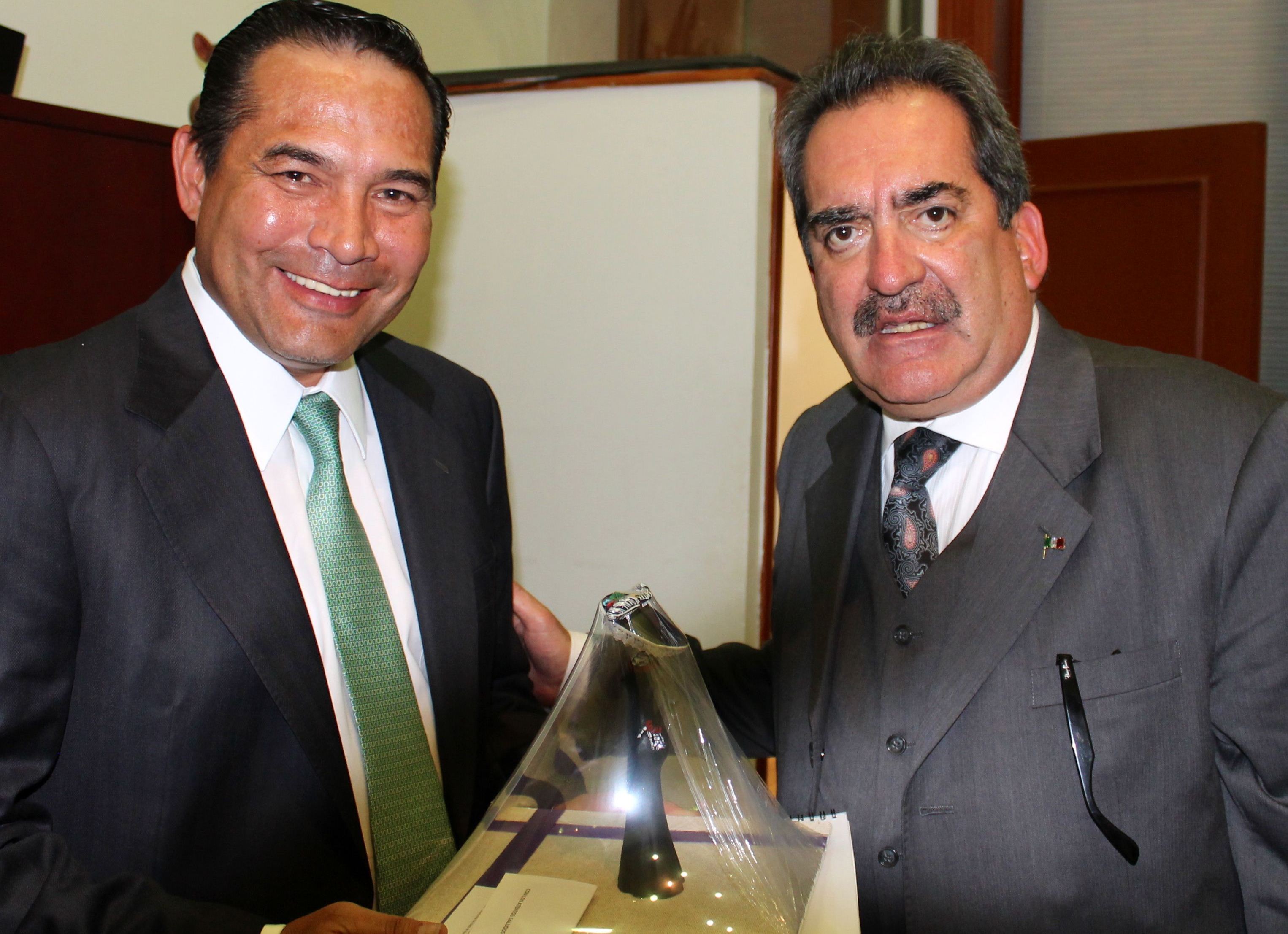 Se reúne Carlos Lozano con el subsecretario de Gobernación