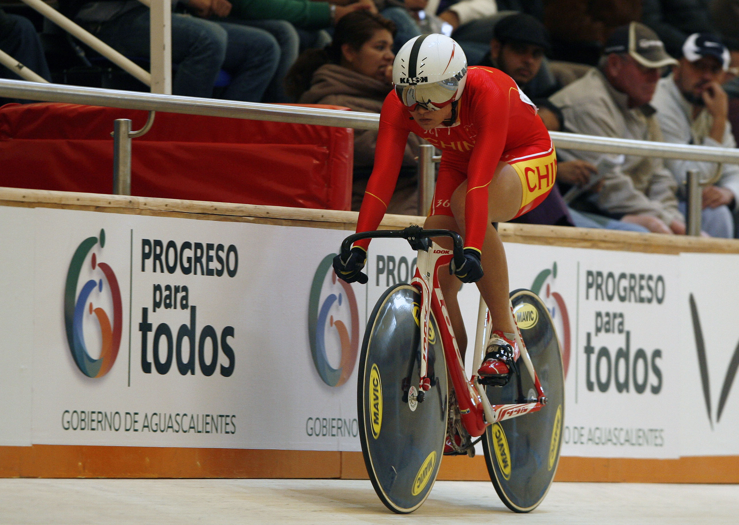 Primer récord en el Velódromo Bicentenario