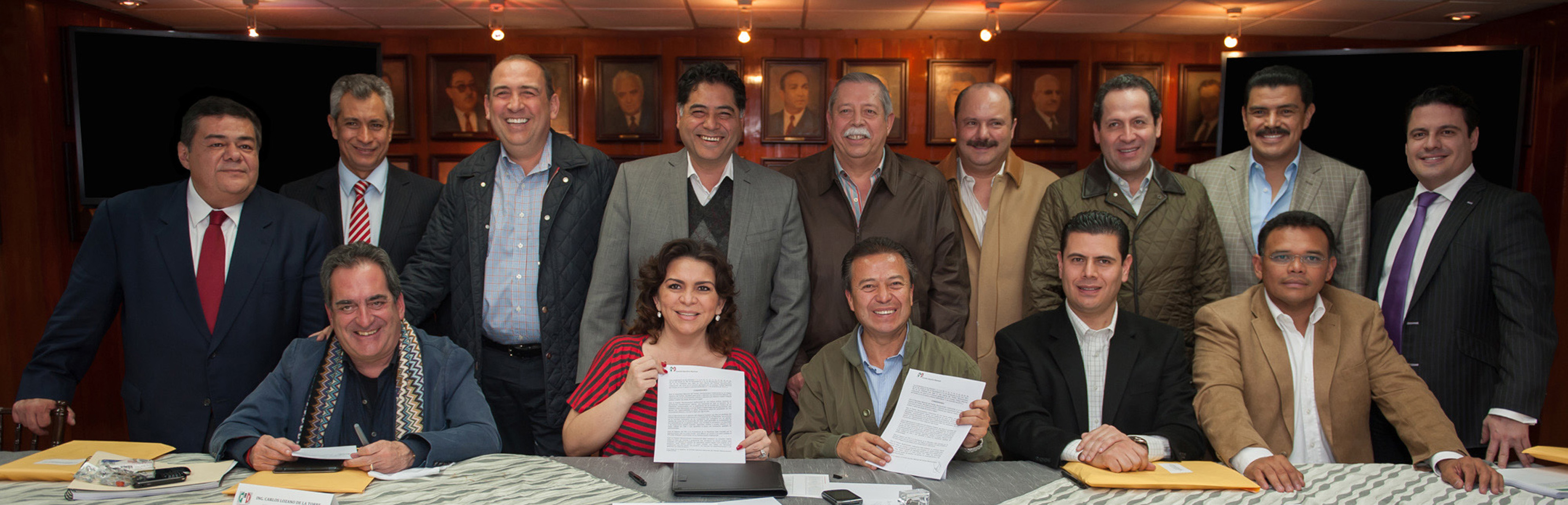 Reúne dirigente del CEN del PRI a los gobernadores priístas