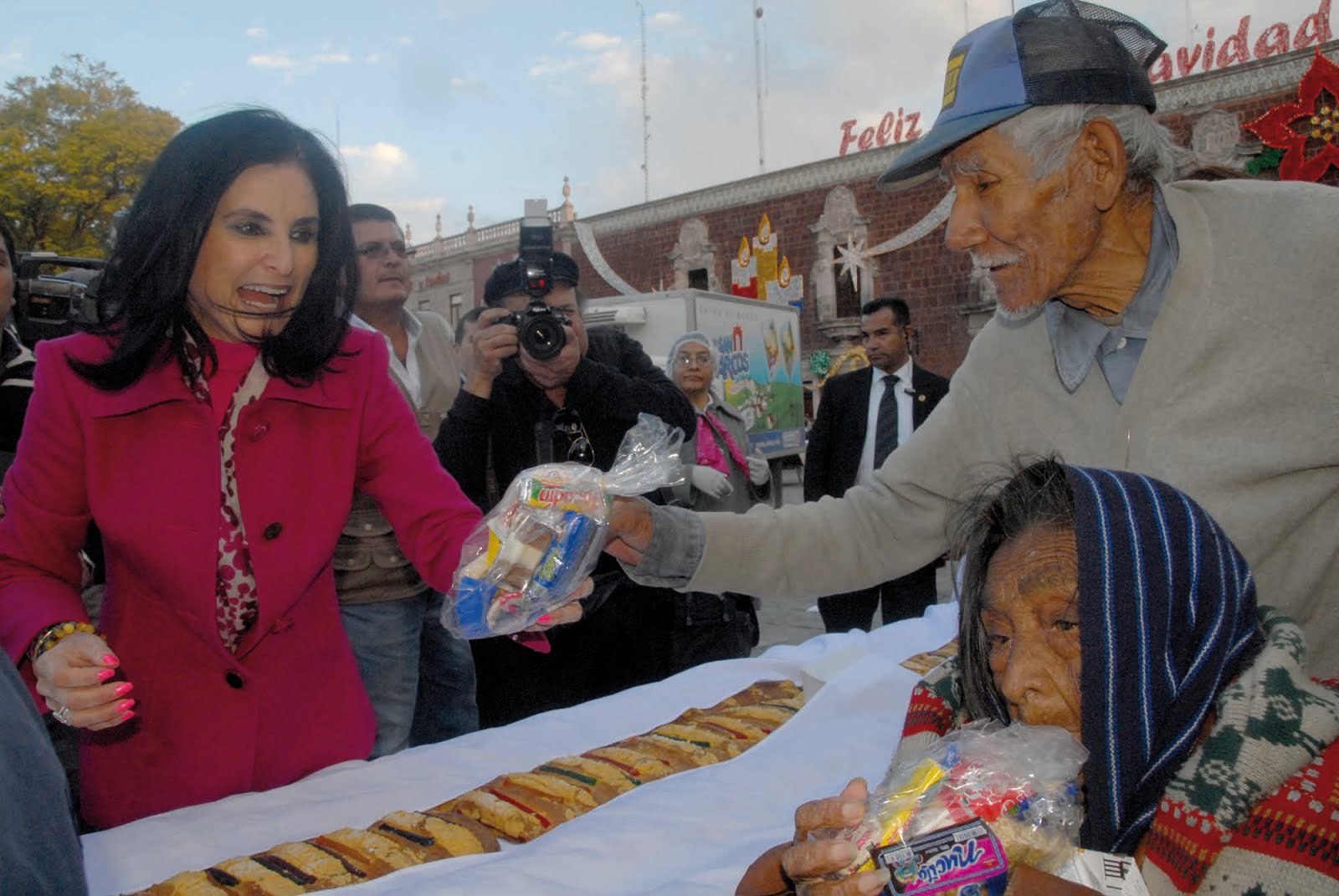 Se repartirán 26 mil rebanadas y más de 12 mil bricks de leche