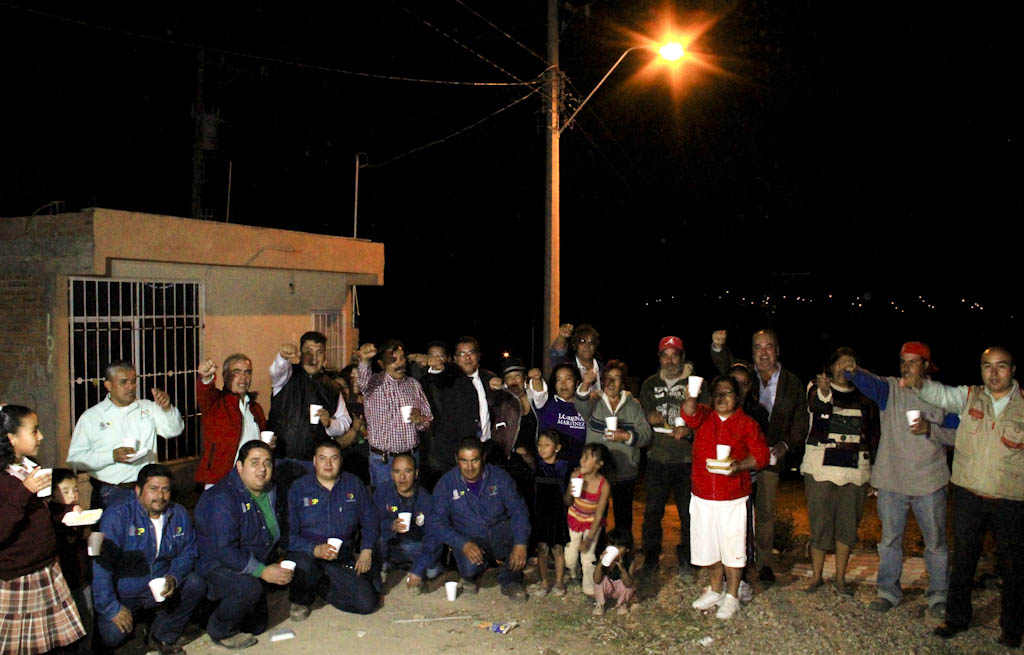 Electrificación y alumbrado público para la colonia Anexo Palomino Dena