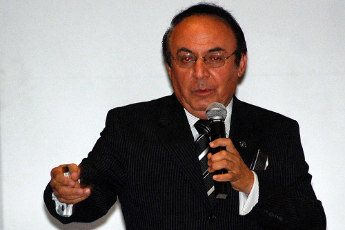 En vez de recetar antidepresivos que aprendan a hacer psicoterapia: Héctor Grijalva