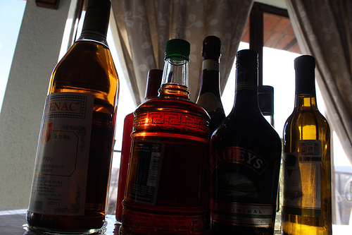 Multas no menores a 500 salarios mínimos para vendedores clandestinos de alcohol