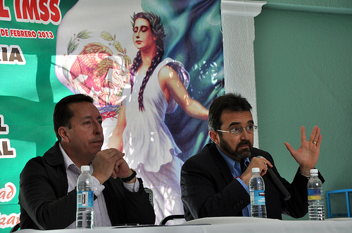 Trabajadores del IMSS se manifiestan en contra de su Sindicato y de la propia Institución