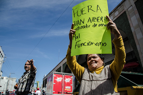 Bloquean calles del centro histórico