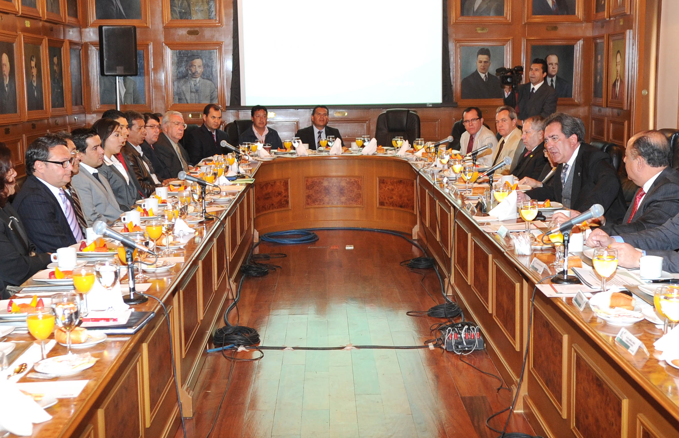 Se reúne el gobernador con delegados federales y alcaldes del interior del estado