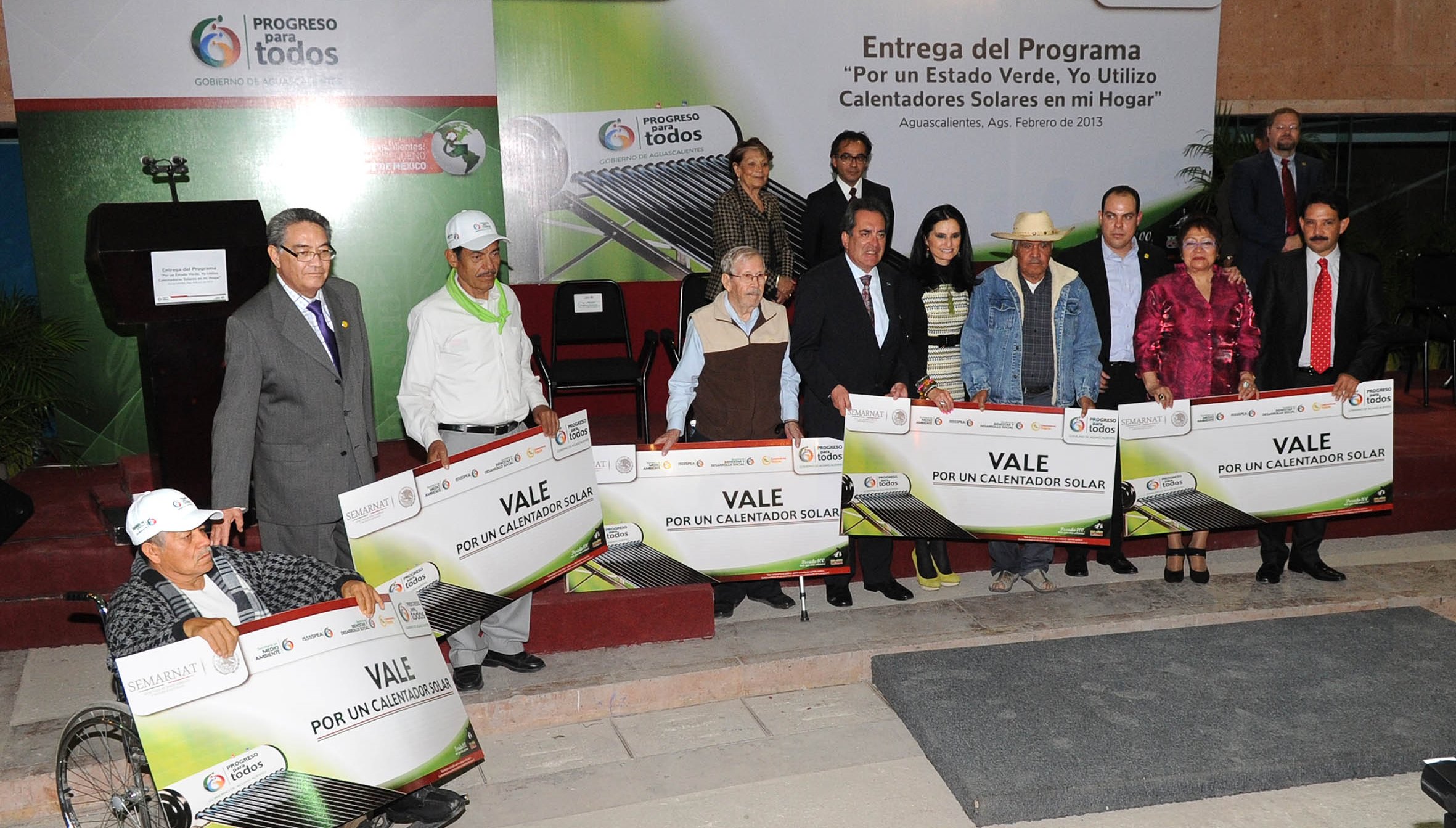 Entrega formal de 2 mil 500 calentadores solares gratuitos