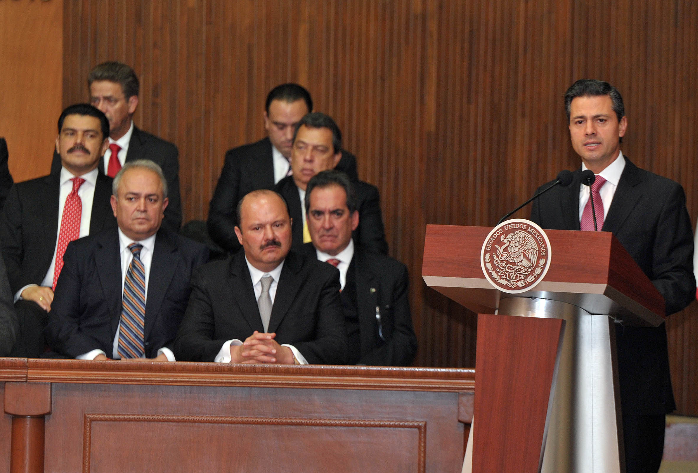 Acude Carlos Lozano al acto conmemorativo de la promulgación de la Constitución Mexicana
