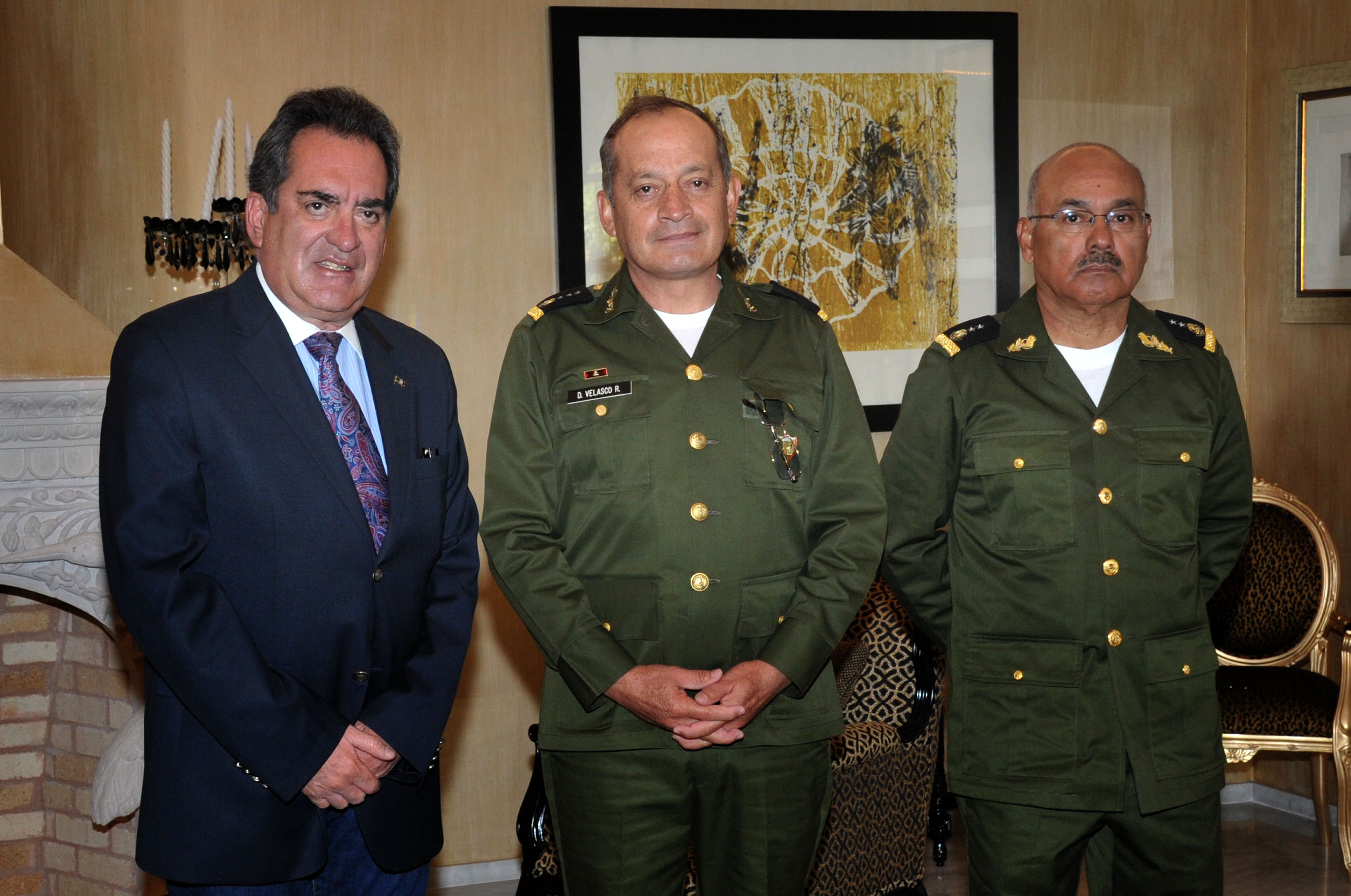 Se reúne Lozano de la Torre con mandos militares