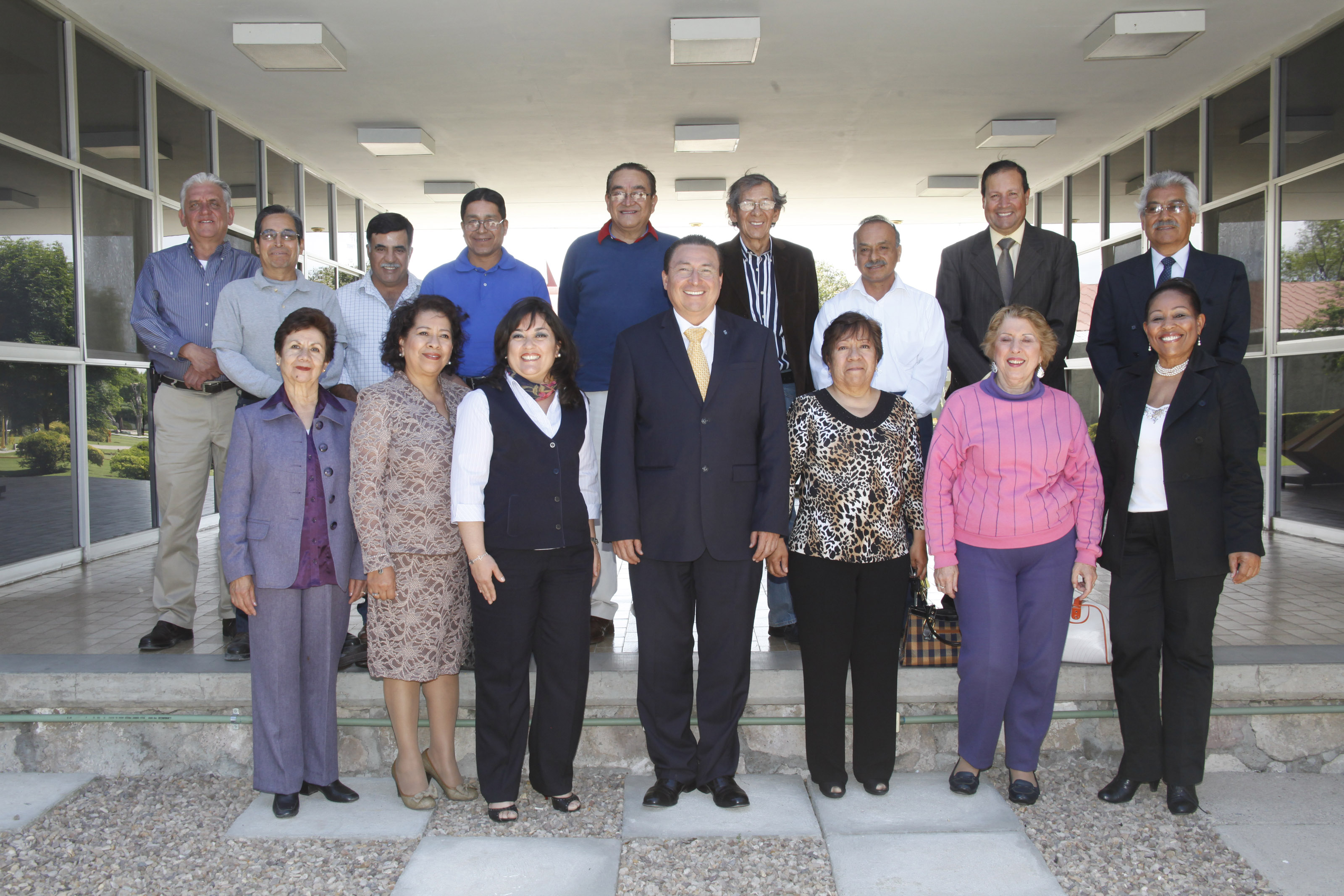 Reconoce la Autónoma de Aguascalientes a profesores y personal que se jubiló en 2012
