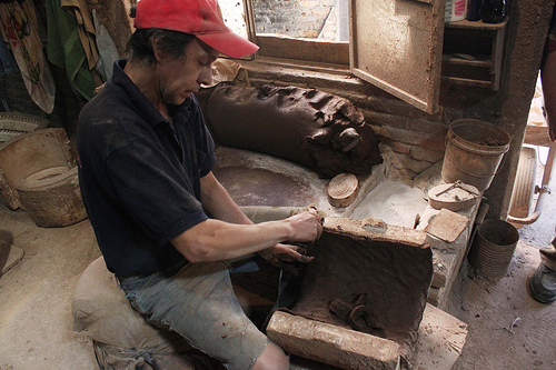 Autoritarismo gubernamental y empresarial pueden traer estallido en la base trabajadora