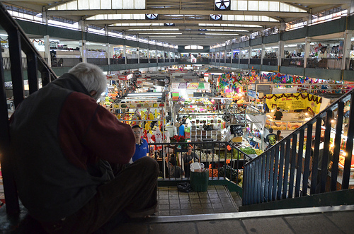 Ofrece precandidato ayudar contra la corrupción en el Mercado Terán