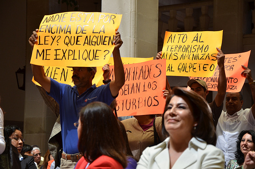 Condóminos de Expoplaza interrumpen conferencia en Palacio exigiendo solución {GALERÍA}