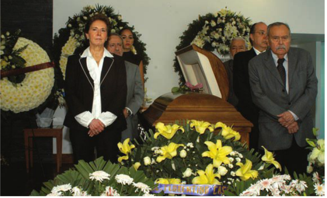 Familiares, colegas y amigos despiden al poeta y promotor cultural Víctor Sandoval