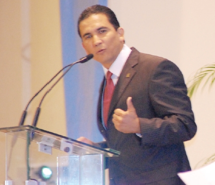 La lucha por el desarrollo de la civilización no sólo es de las mujeres, sino de ambos géneros