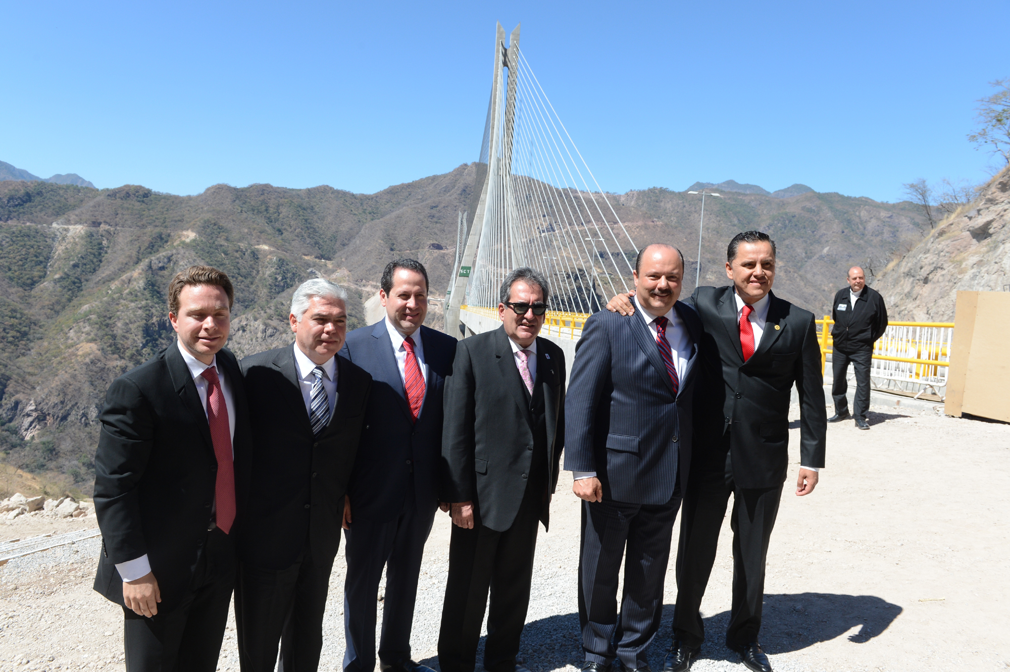 Asiste el gobernador a Informe de Jorge Herrera Caldera