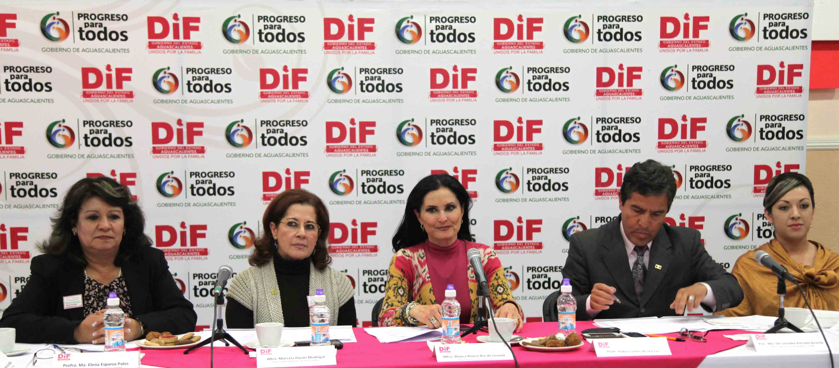 Se reúne titular del DIF Estatal con presidentes y directores de DIF municipales