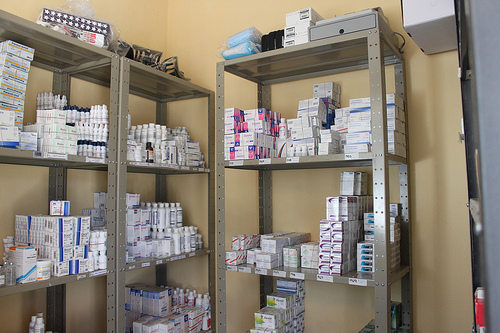 El secretario de Salud exhorta a no automedicarse