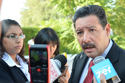 Que Elba Esther sigue viva y en rebeldía en cuatro estados