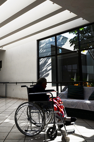 Familias buscan deshacerse de sus adultos mayores en el CAIAM del DIF Estatal