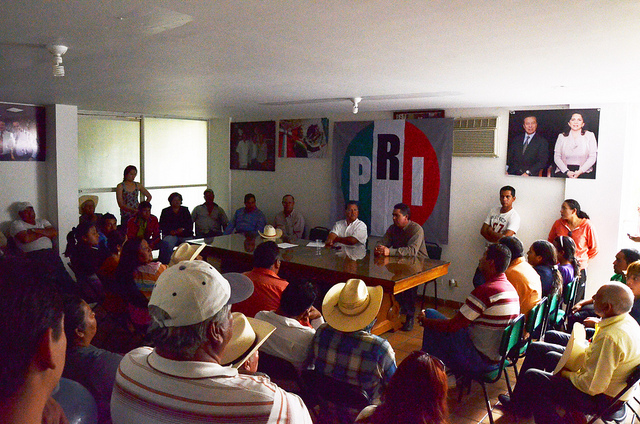 Priístas protestan y declaran a El Llano en llamas