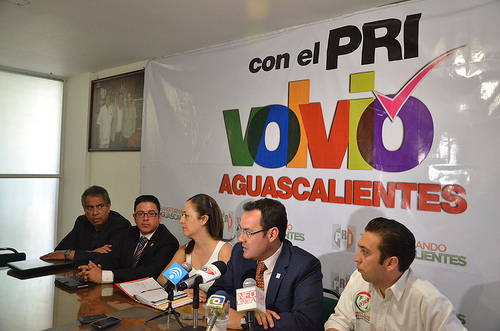 Capacitan a priístas que contenderán este año en comicios en 14 entidades del país