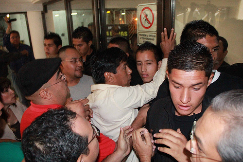 Fuerte enfrentamiento entre condóminos  de Expoplaza, otra vez el estacionamiento