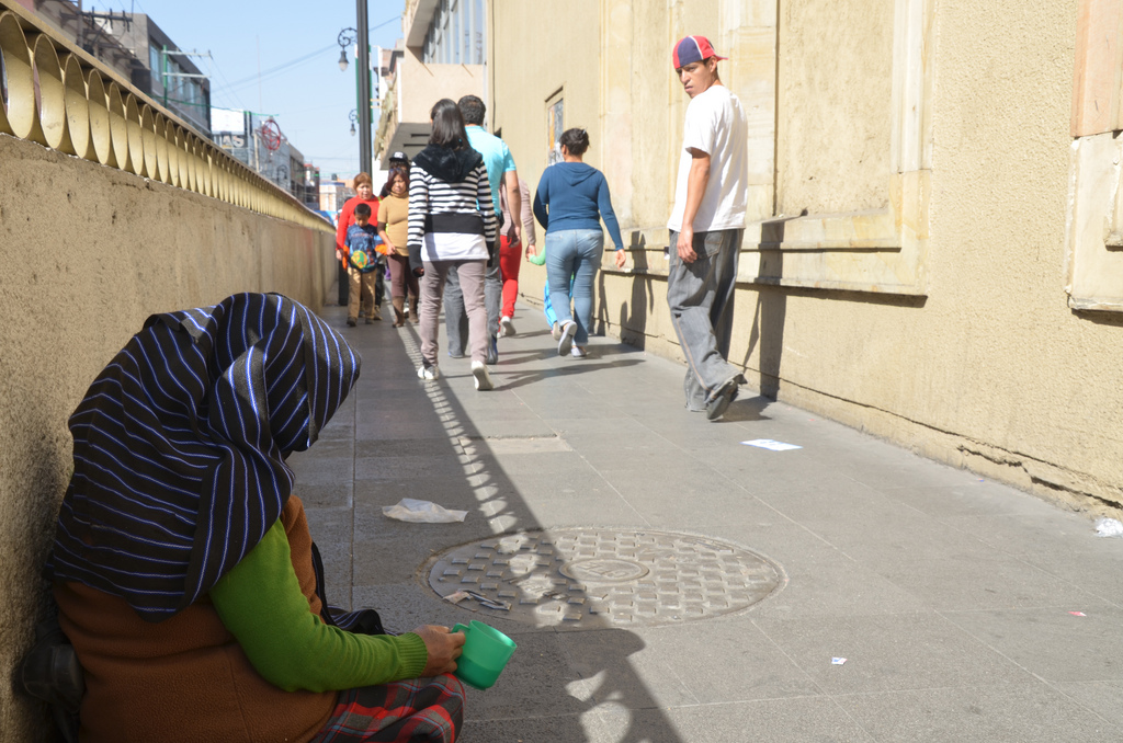 En la capital hay 8 mil pobres, defiende Lorena Martínez