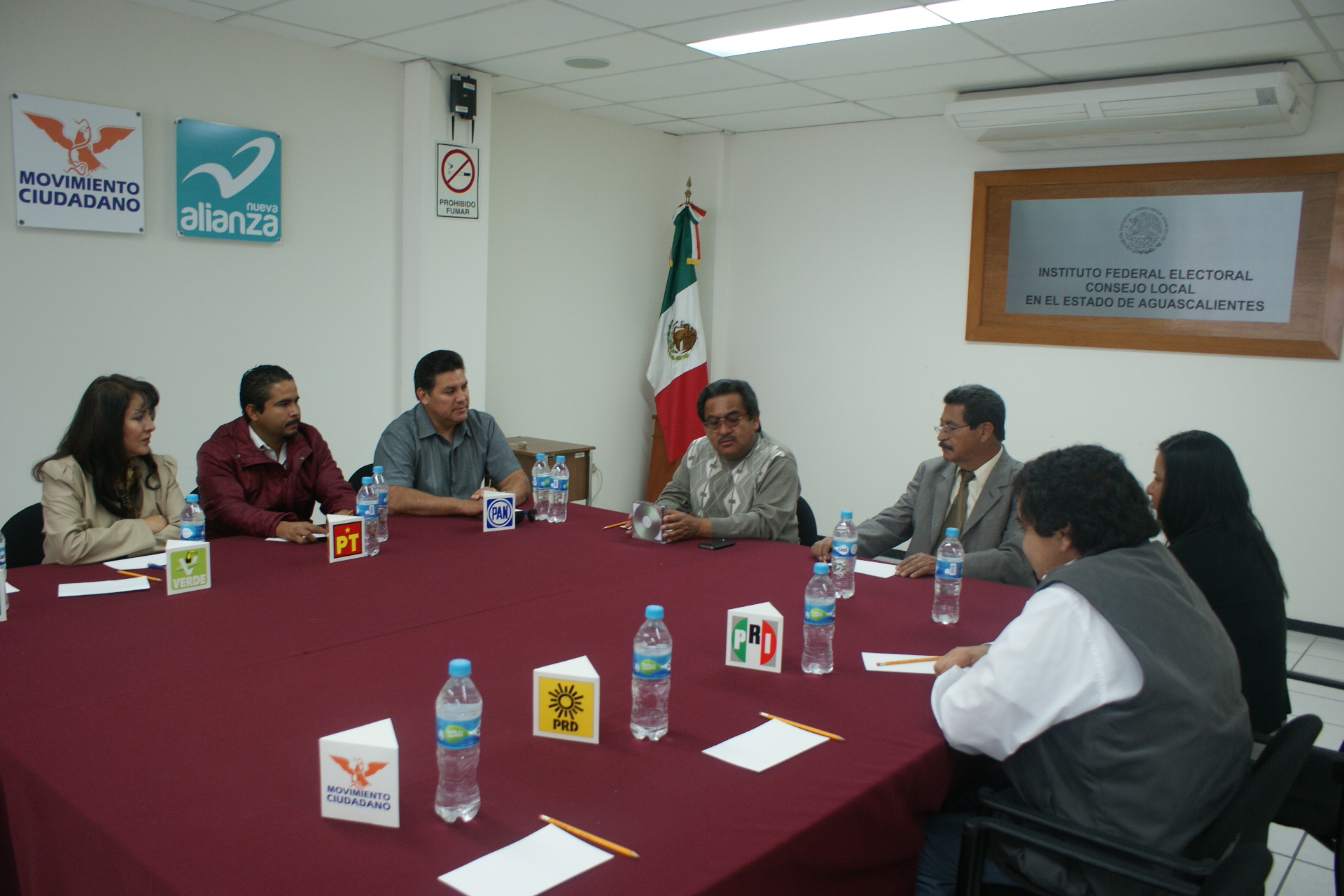 IFE entrega información cartográfica y estadística a partidos políticos