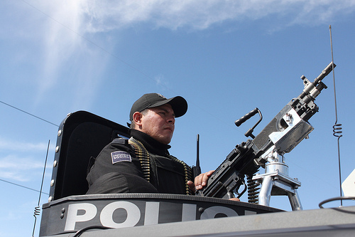 Protestan ante los diputados por abusos policiacos en la Feria