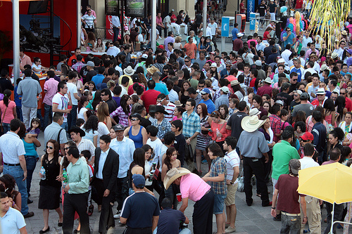 Más allá de la verbena abrileña