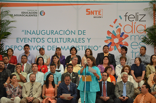 Para evitar sorpresas, pide SNTE llevar a la ley el reparto de uniformes