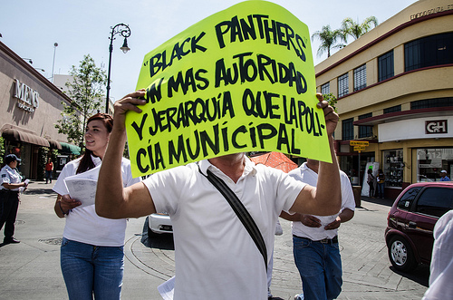 Comerciantes y condóminos se manifiestan contra gobernador y alcaldesa