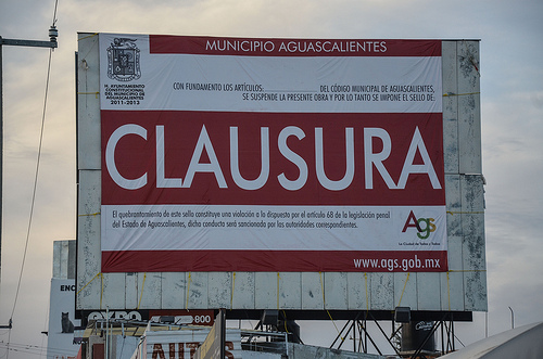 Clausuran el 35 por ciento de los espectaculares de la ciudad por falta de pago