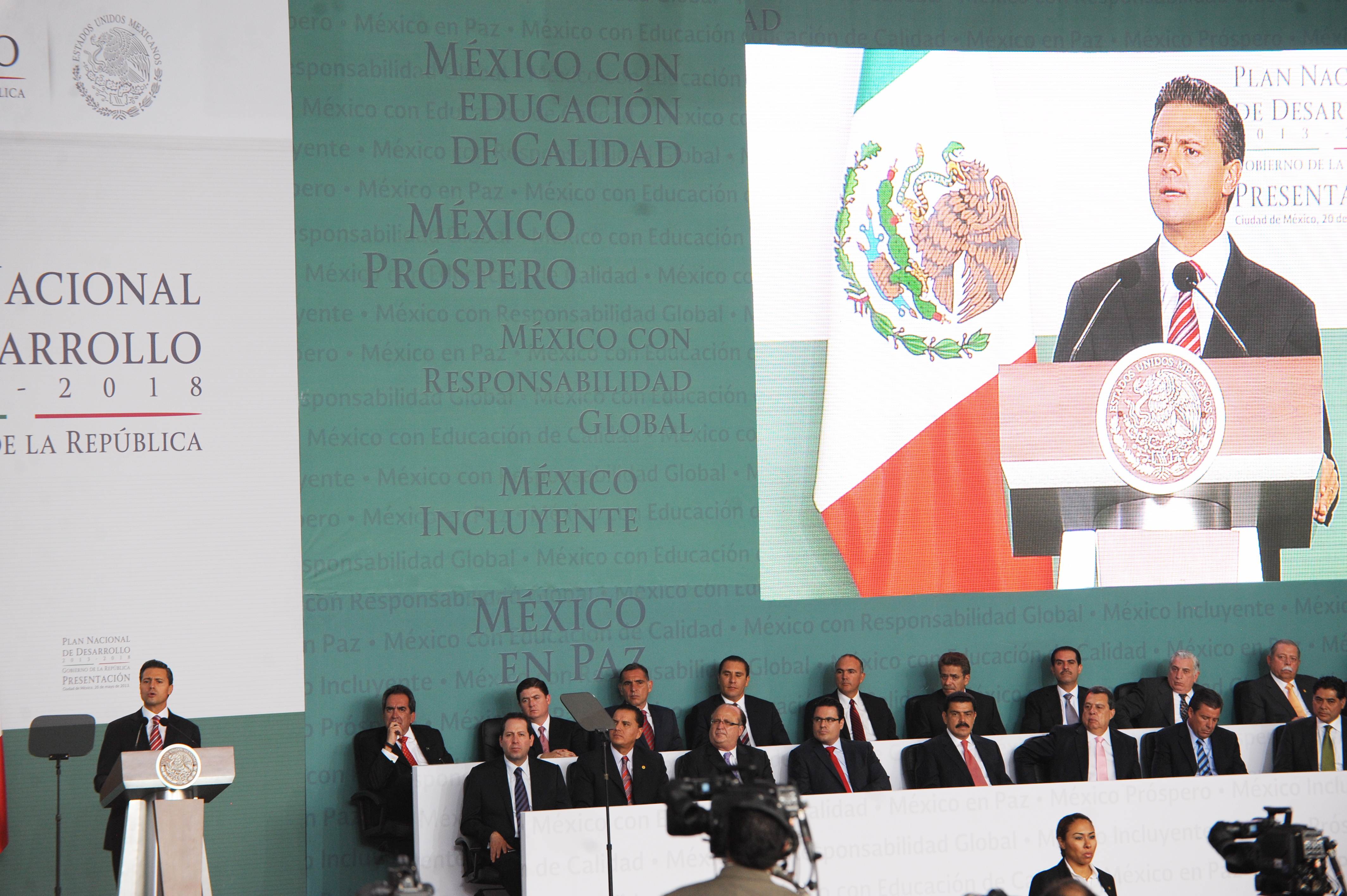 Asiste Lozano de la Torre a la presentación del Plan Nacional de Desarrollo