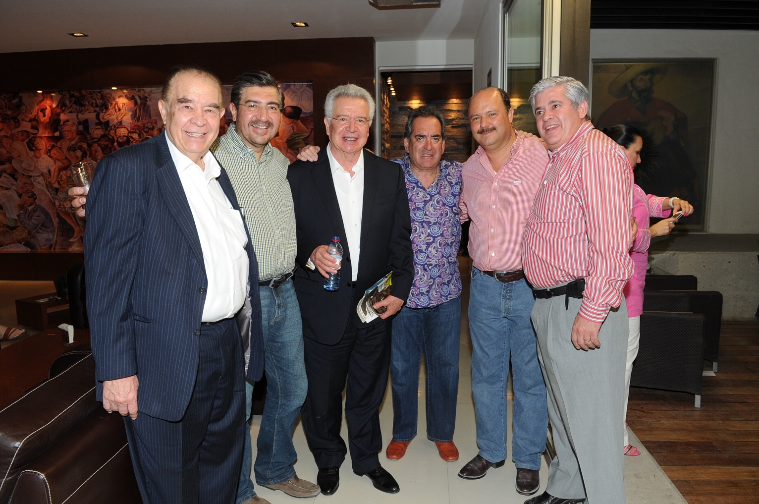 Reunión del gobernador con propietarios de cadena radiofónica