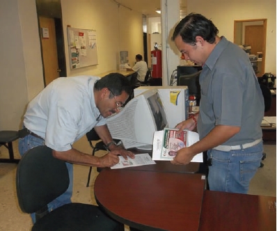 Reactivan trámite de obtención de gafete de chofer de unidad de alquiler