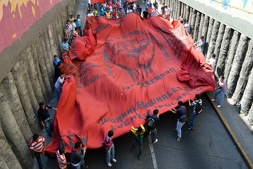 Pueblo disculpa, no queremos molestar, pero este gobierno nos obliga a protestar: normalistas