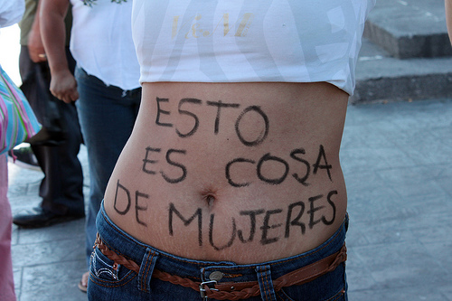 Manifestación de activistas en contra de la reforma al Artículo 2