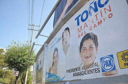Retiran propaganda de Acción Nacional por dañar infraestructura pública
