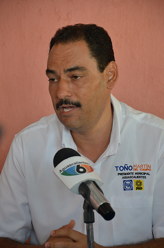 Ofrece Martín del Campo tapiz de seguros contra robo domiciliario