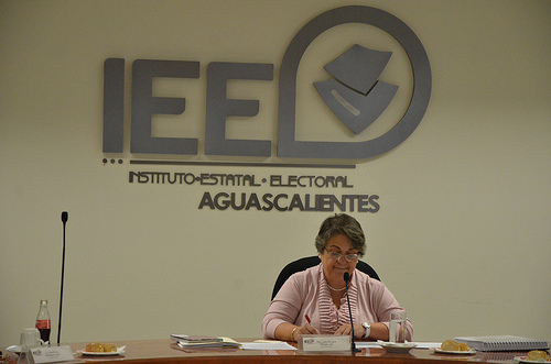 Negativa de candidatos y partidos provoca que IEE cancele su debate